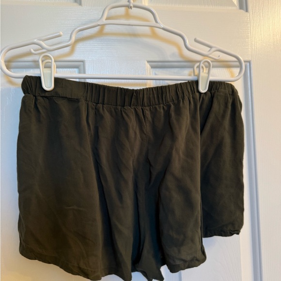 h.i.p. High-waist Shorts with Studs in Olive Green, Size Medium - Picture 6 of 7